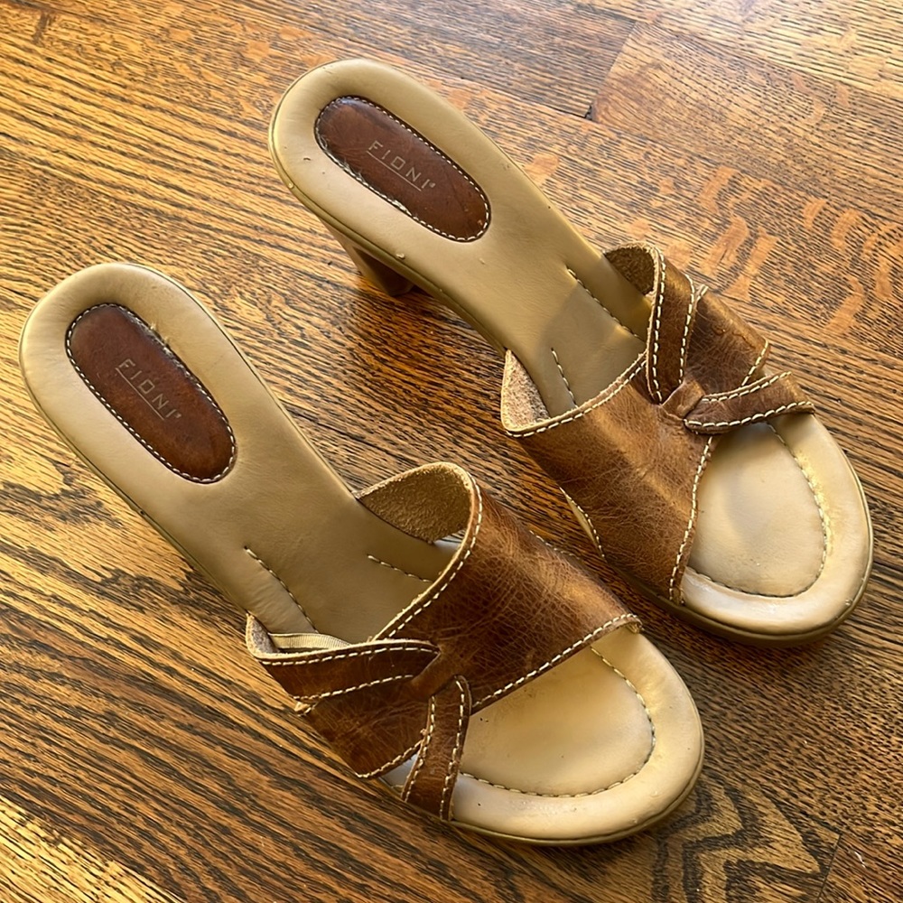 Women’s Fioni Brown Faux Leather & Wood Clog Heels 9.5